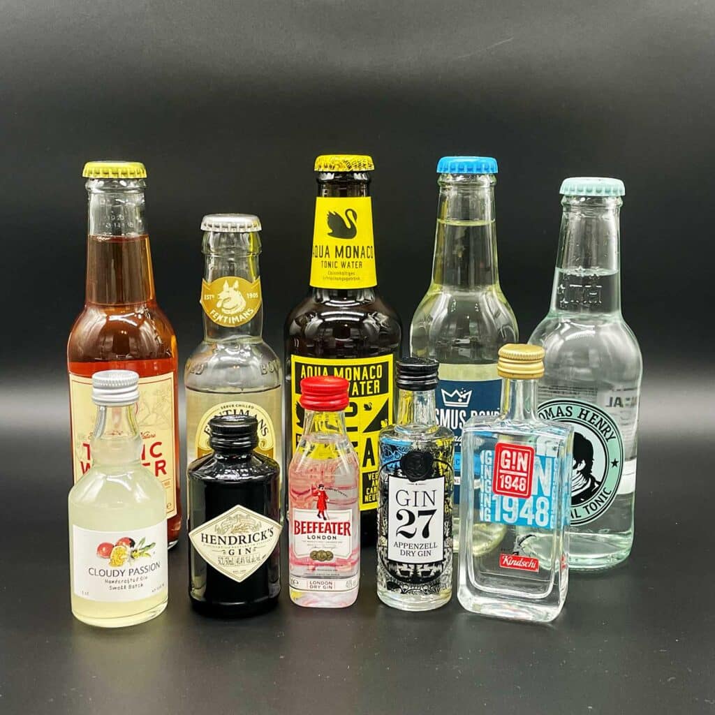 Mini Gin Produkte von Cloudy Passion, Beefeater, Hendrick's Gin, Gin 27 und Gin 1948 werden kombiniert mit Tonic Waters von Tom's, Aqua Monaco, Fentimans, Erasmus und Thomas Henry